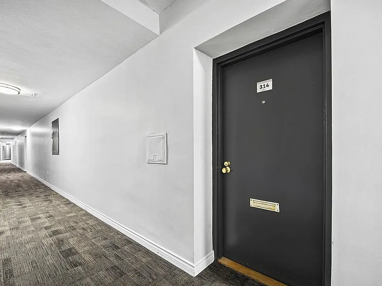 24 Ida St — Photo 15