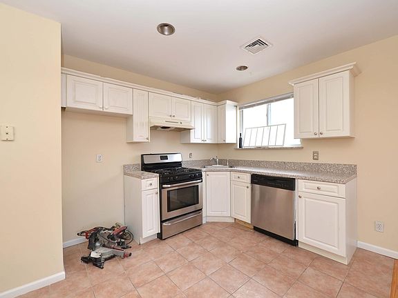 4th image of 83 Glover St Floor 2