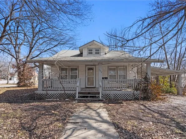 703 S Sycamore St, Ottawa, KS 66067