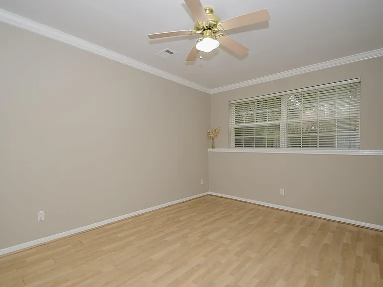 1307 Prospect St — Photo 37