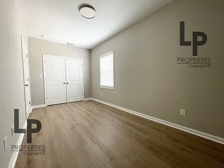 426 N Broadway #4 — Photo 2