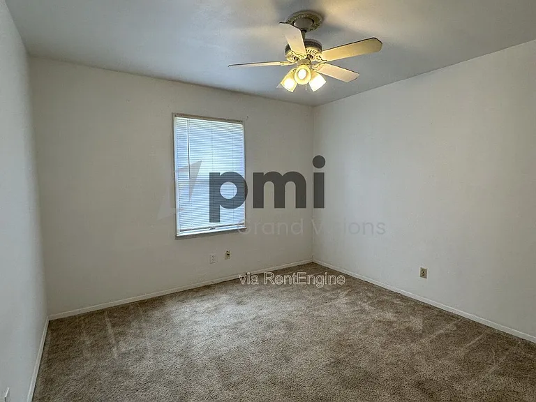1612 University Dr — Photo 12