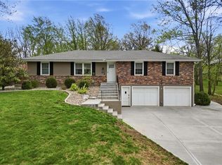 7401 NW Eastside Dr, Weatherby Lake, MO 64152