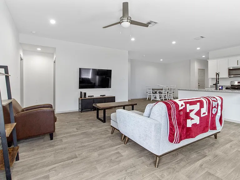 6685 Riplee St — Photo 13