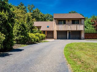 122 Roosevelt Blvd, Hauppauge, NY 11788