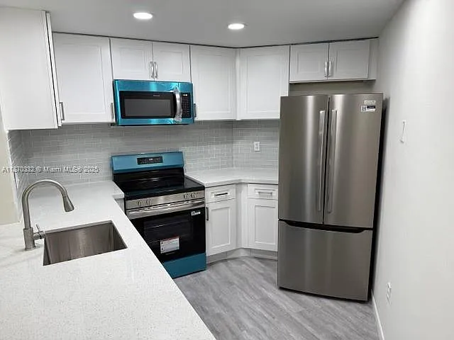 2 bed, 1000 sqft, $2,450 — Photo 2