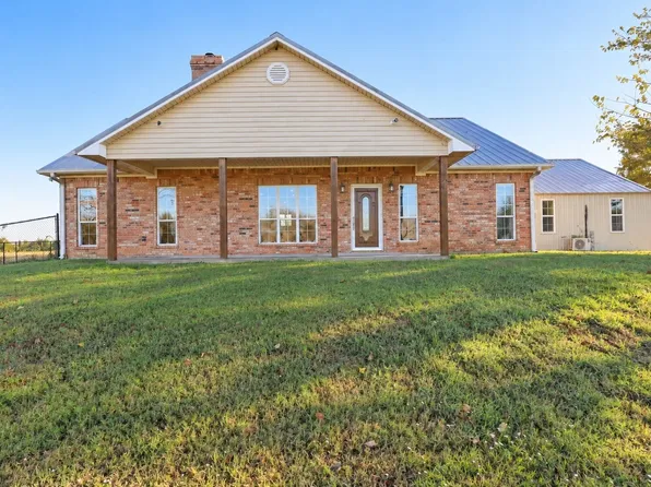 898 Farm Road 1700, Clarksville, TX 75426