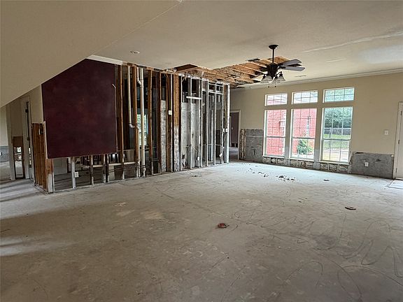 4th image of 1400 Oak Point Dr