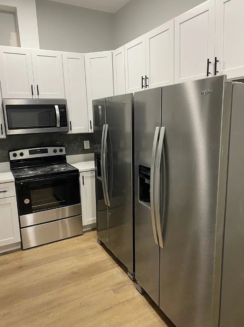 2326 McCulloh Street $850 Available (Private Bath) — Photo 3