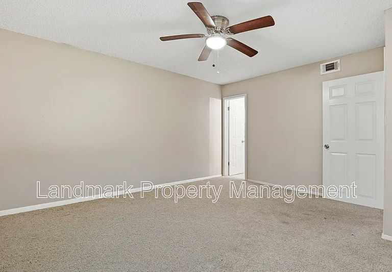 6811 Trail Lake Dr — Photo 23