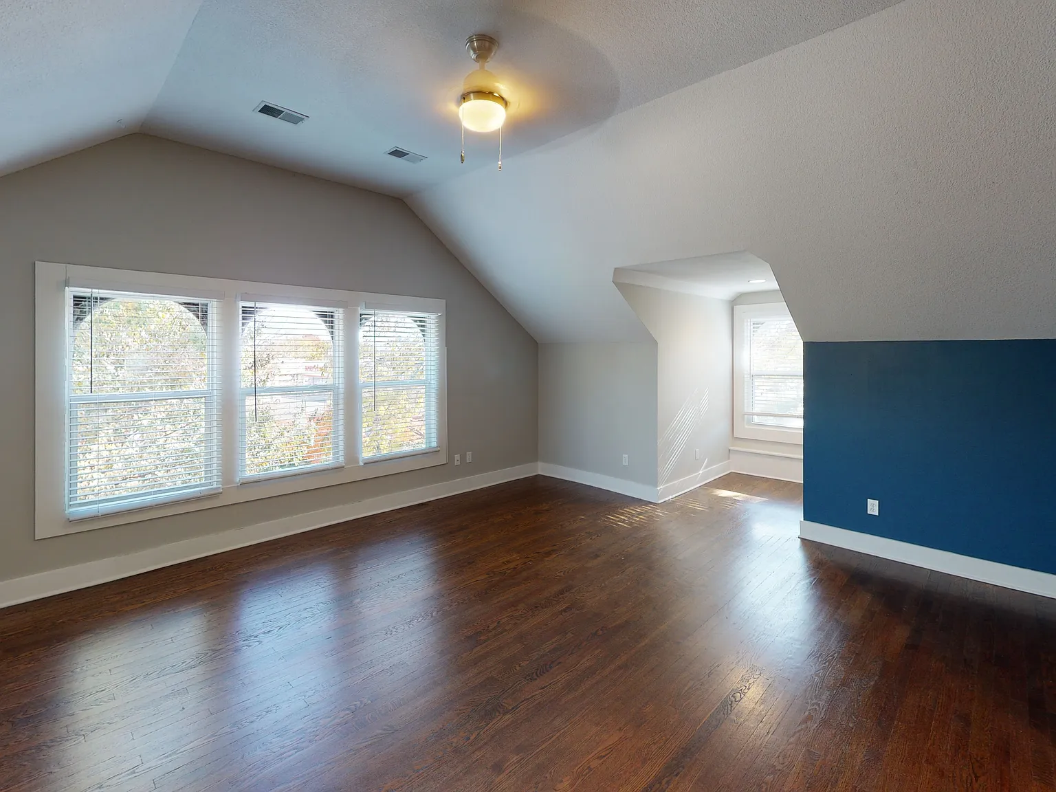 3726 Washington | Charming Updated Apartment — Photo 3