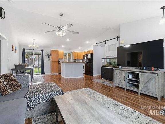4th image of 74 S Peppermint Dr
