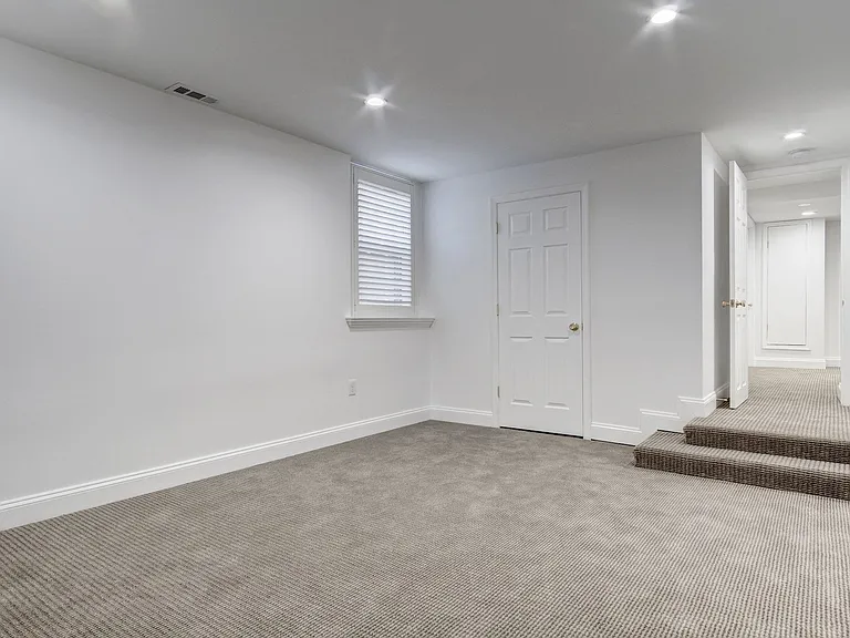 1626 Kalmia Rd NW — Photo 40