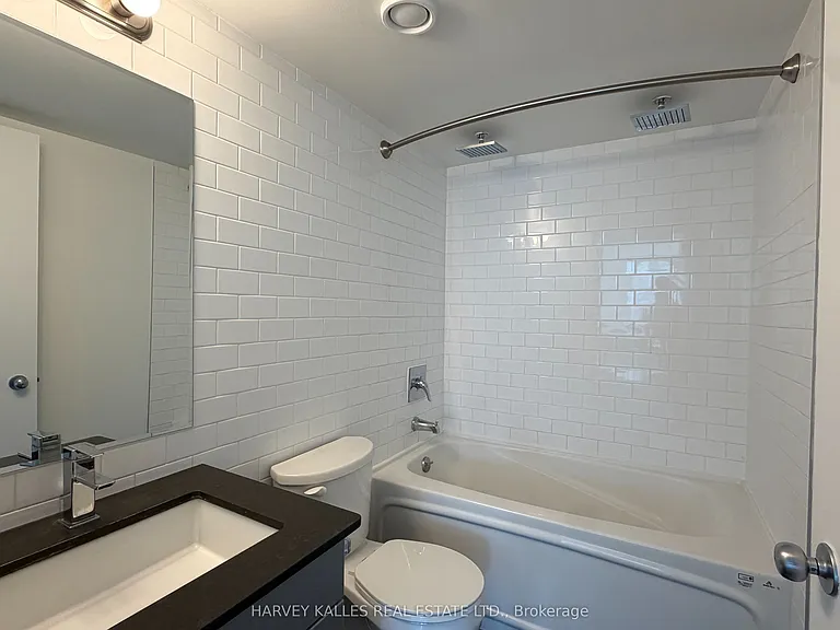 36 Charlotte St #704 — Photo 13