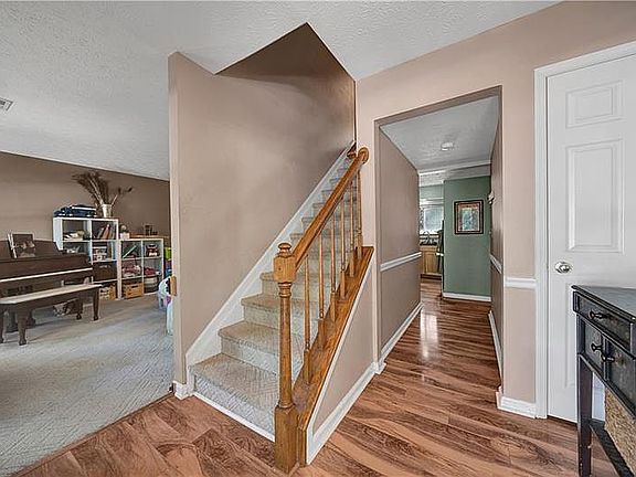 3rd image of 10515 Summer Creek Dr