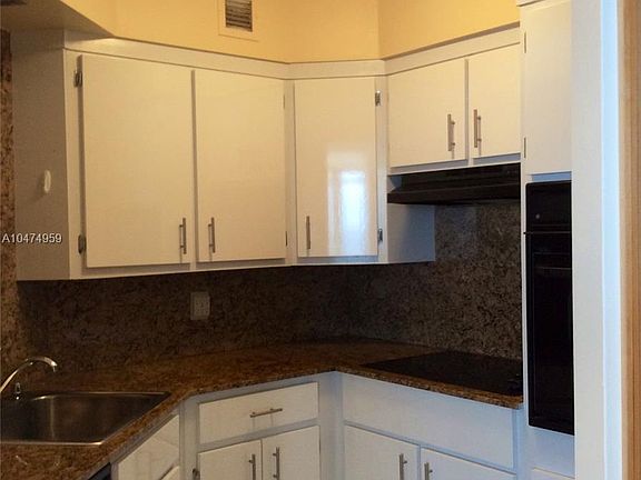 4th image of 3600 Galt Ocean Dr APT 14B