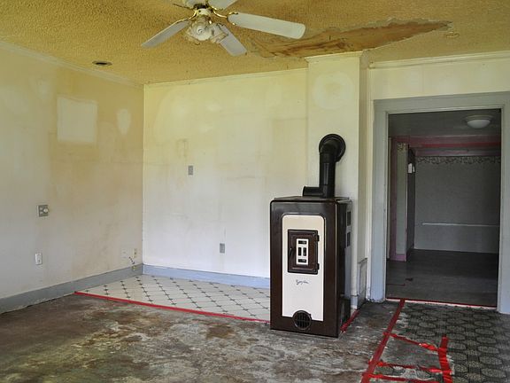 3rd image of 615 E 62nd St