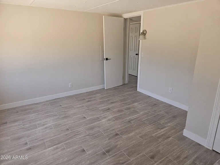 1584 N Wood St — Photo 11