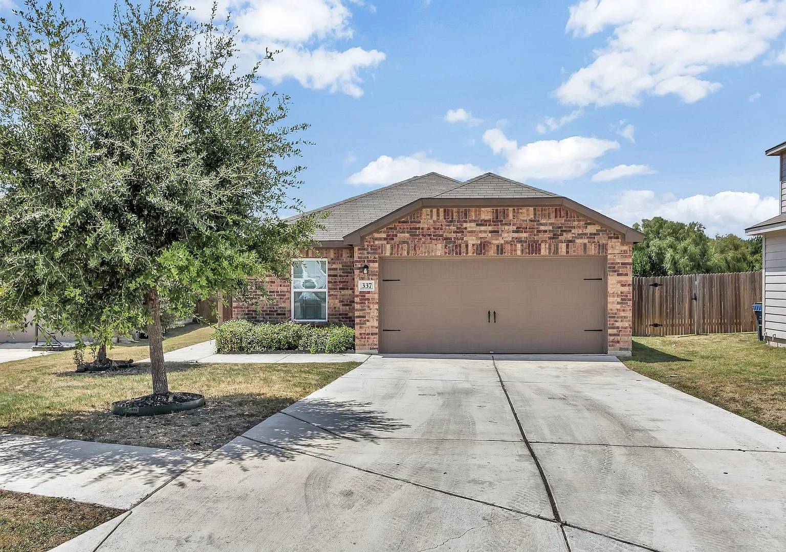 Ready for Move in! 337 Crescent Park — Photo 1