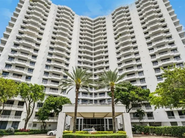 3300 NE 192nd St APT 214, Aventura, FL 33180
