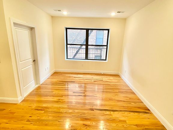 5th image of 105 N Walnut St #306