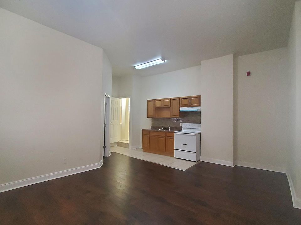 1st image of 350 W Queen Ln #1
