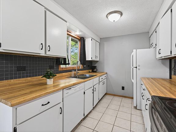 3rd image of 13208 Crooked Lake Blvd NW