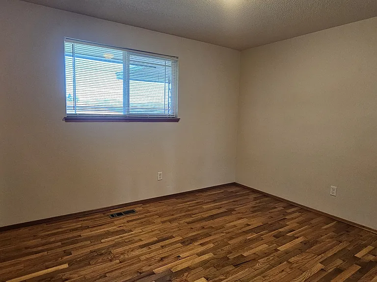 704 Lacey Ave — Photo 9