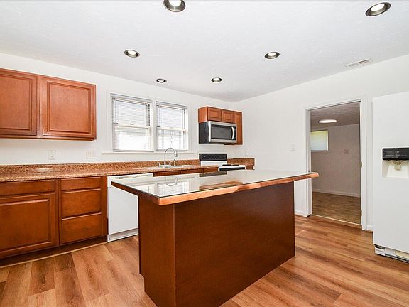 4th image of 4011 Bandy Rd