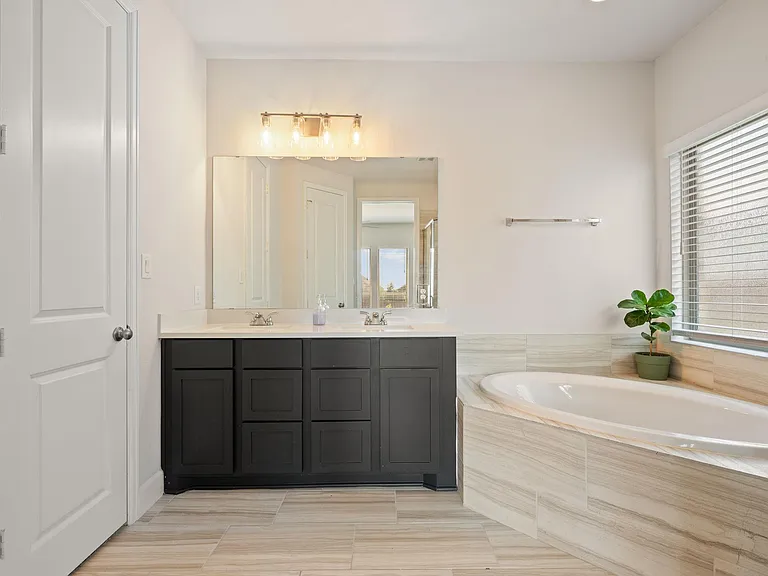 343 Eagle Ford Dr — Photo 18
