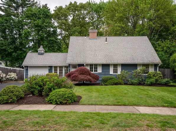 16 Fairfield Road, West Hartford, CT 06117