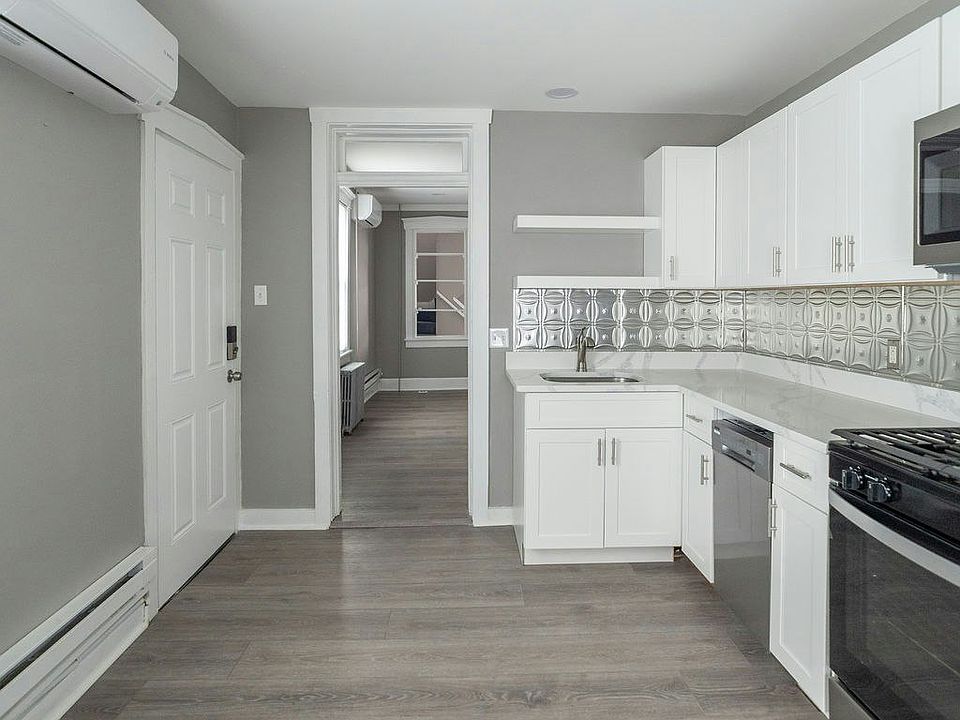 Great kitchen, new appliances, washer dryer, stylish metal tile backsplash, dishwasher and more!!