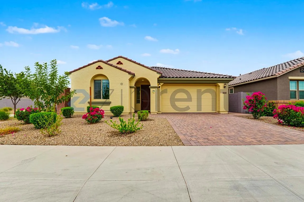 4 bed, 2200 sqft, $2,700 — Photo 1