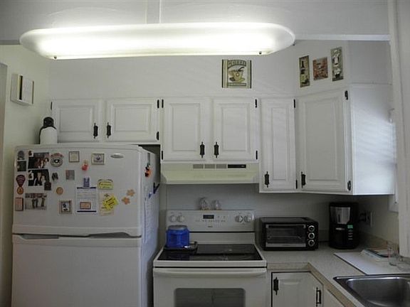 5th image of 306 N Vendome Ave