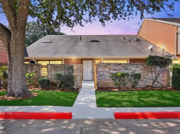 12606 Newbrook Dr, Houston, TX 77072