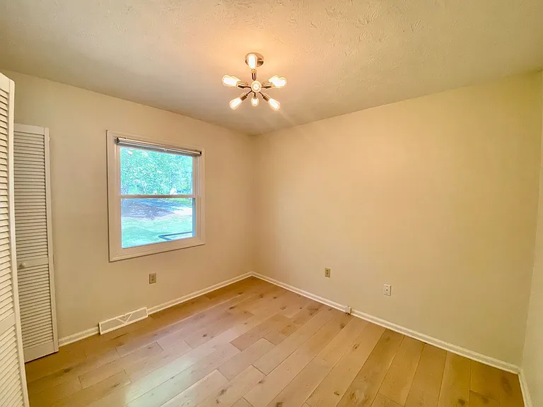 50 Ferncliff Dr — Photo 35