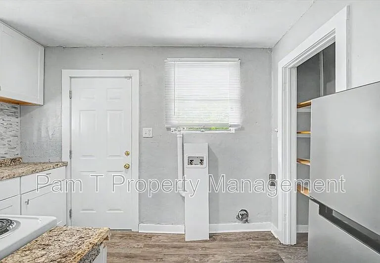 1120 Darwin St — Photo 8