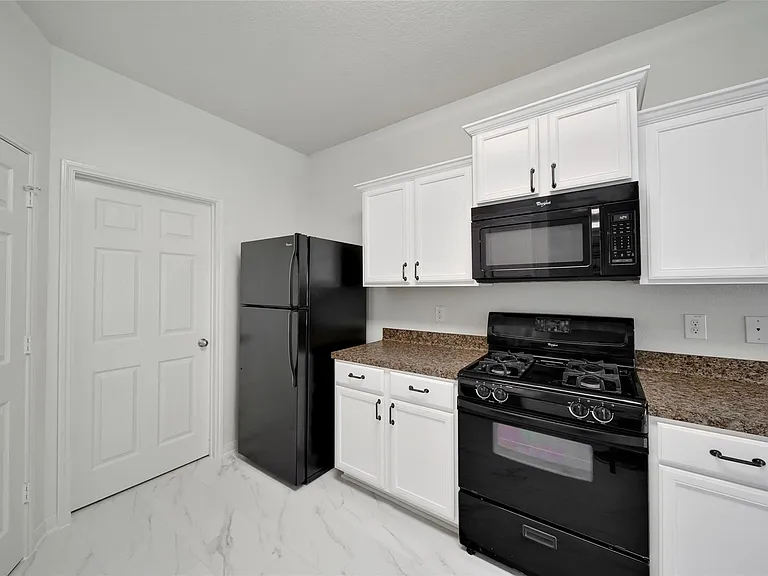 305 Crooked Pine Ct — Photo 8