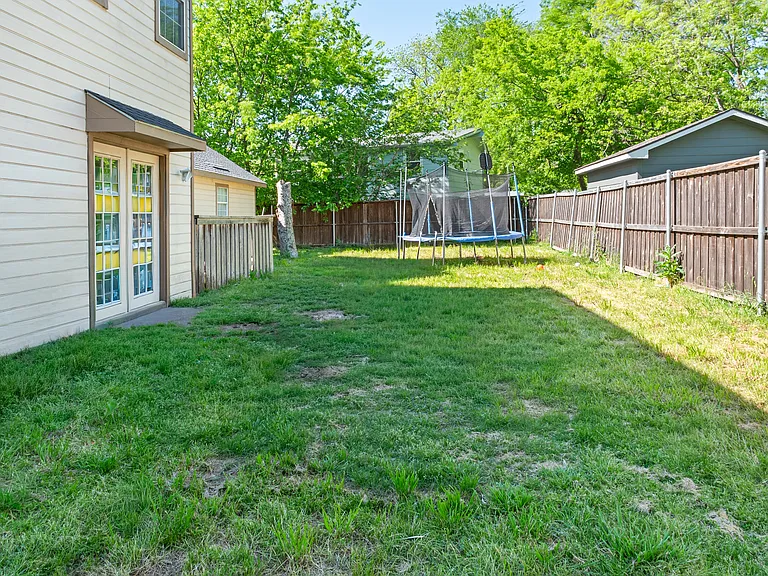487 S Waco St — Photo 16