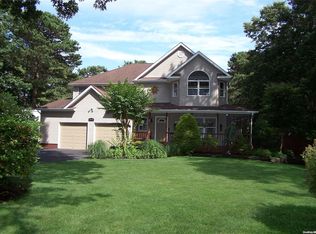 394 Eastport Manor Rd, Manorville, NY 11949