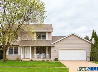 3230 4th St, Marion, IA 52302