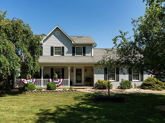 3rd image of 39 Cranberry Dr