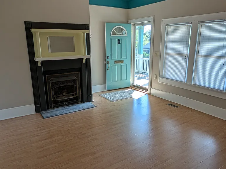 284 Clover Ave — Photo 4