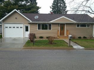 828 Davidson St NW, Elkader, IA 52043