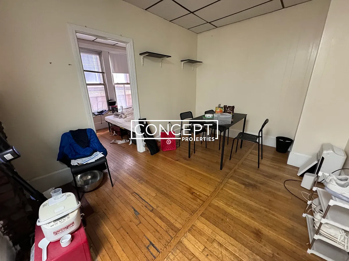 Building Photo - 879 Beacon St #22
