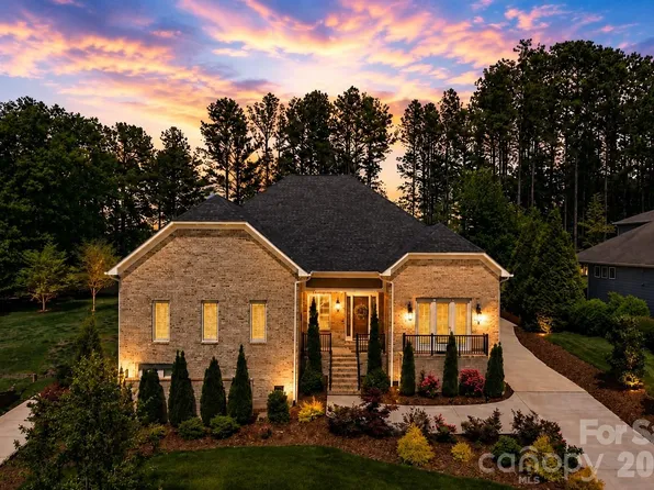 209 Holdsworth Dr, Mount Holly, NC 28120
