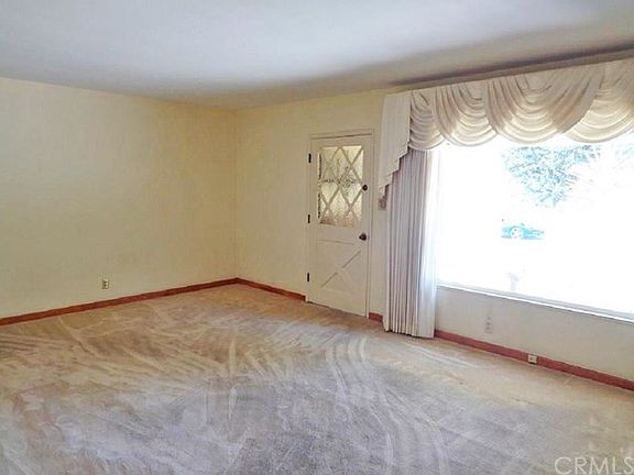 Entry and living room detail