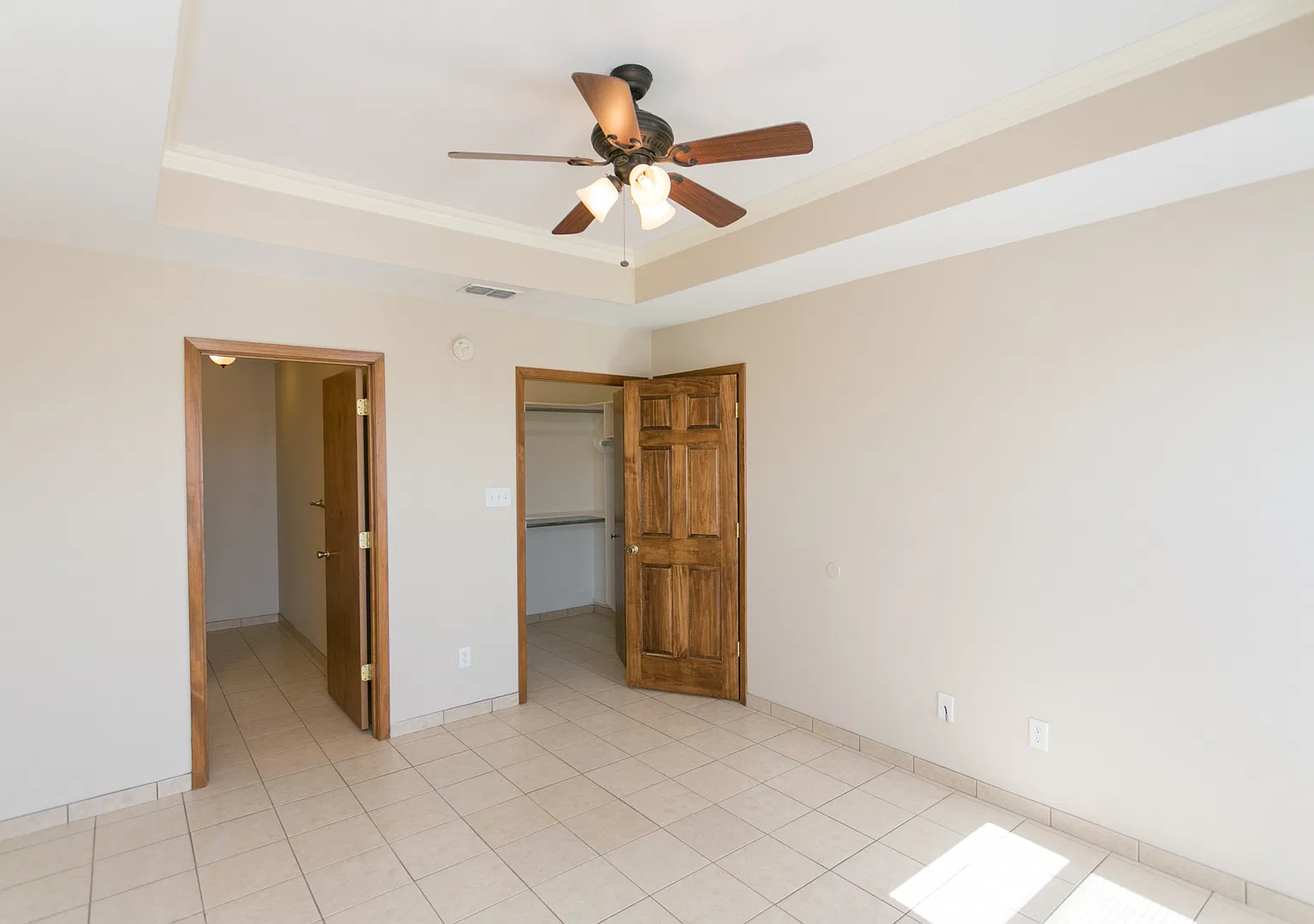 16160/16162 Rolling Meadows Dr. — Photo 2