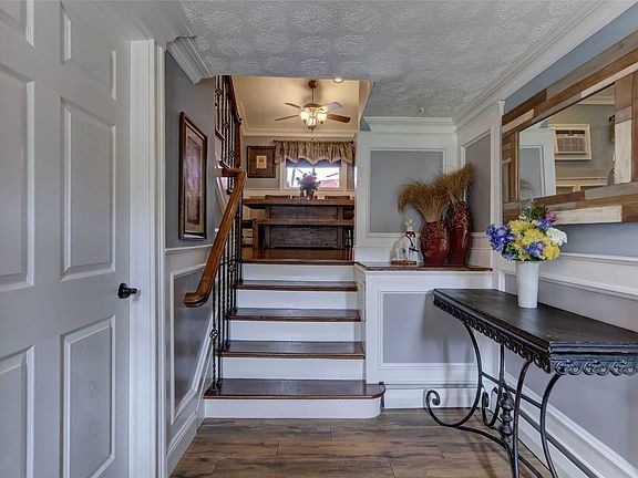 4th image of 35 Douglass St