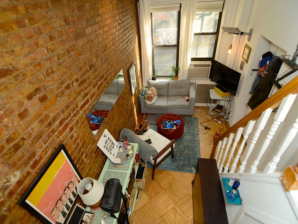 2nd image of 41 Saint Marks Pl #1